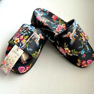 NWT Johnny Was Dreamer Garden Platform Slide